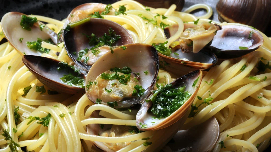 Spaghetti with Garlicky Clam Sauce | Epicure.com