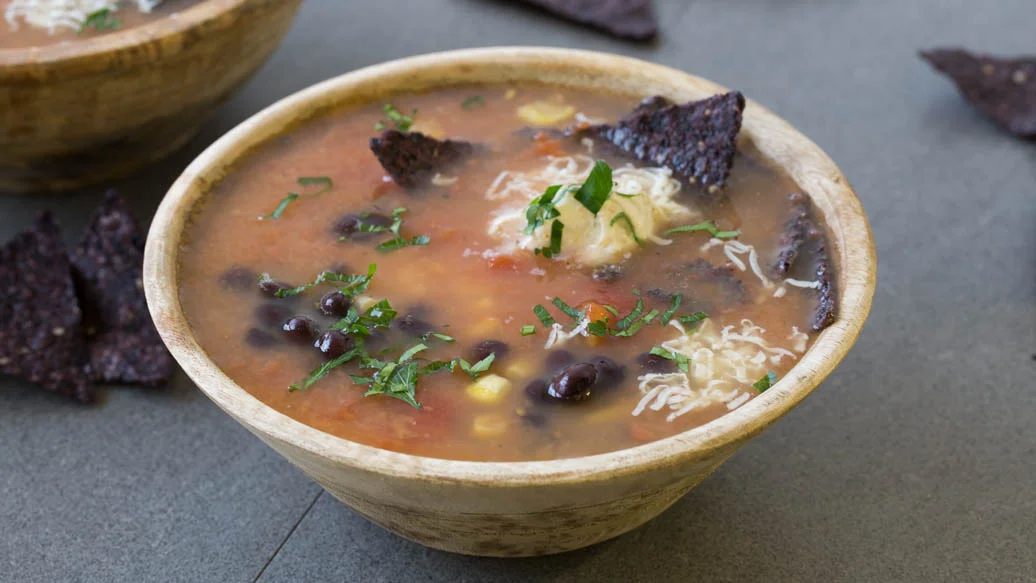 Soupe facile et rapide avec des tortillas