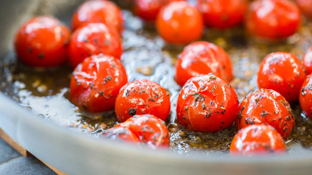 Tomates cerise poêlées avec pesto