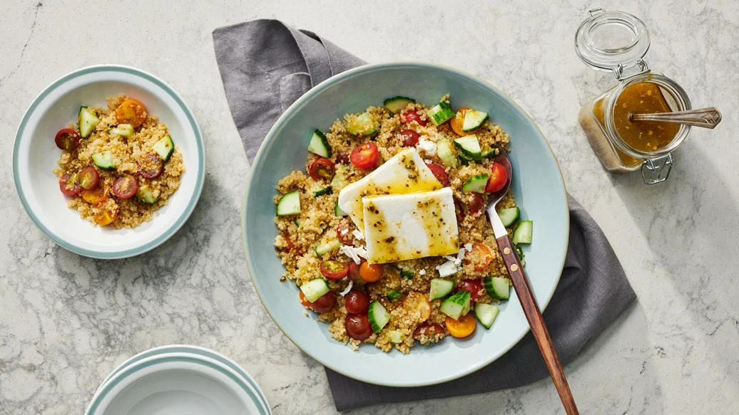 Salade de quinoa avec vinaigrette au miel et jalapeño