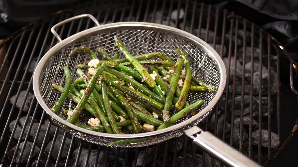 Salade d’asperges et d’haricots verts au barbecue