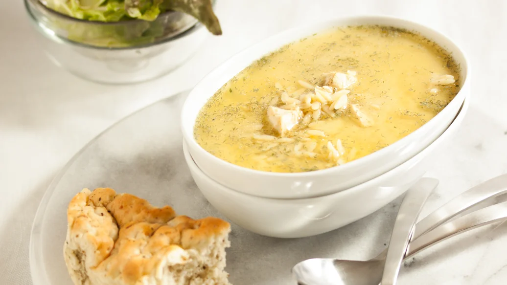 Soupe de poulet au citron à la grecque (Avgolemono)