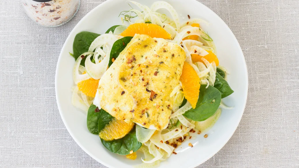 Poisson au cari avec salade de fenouil