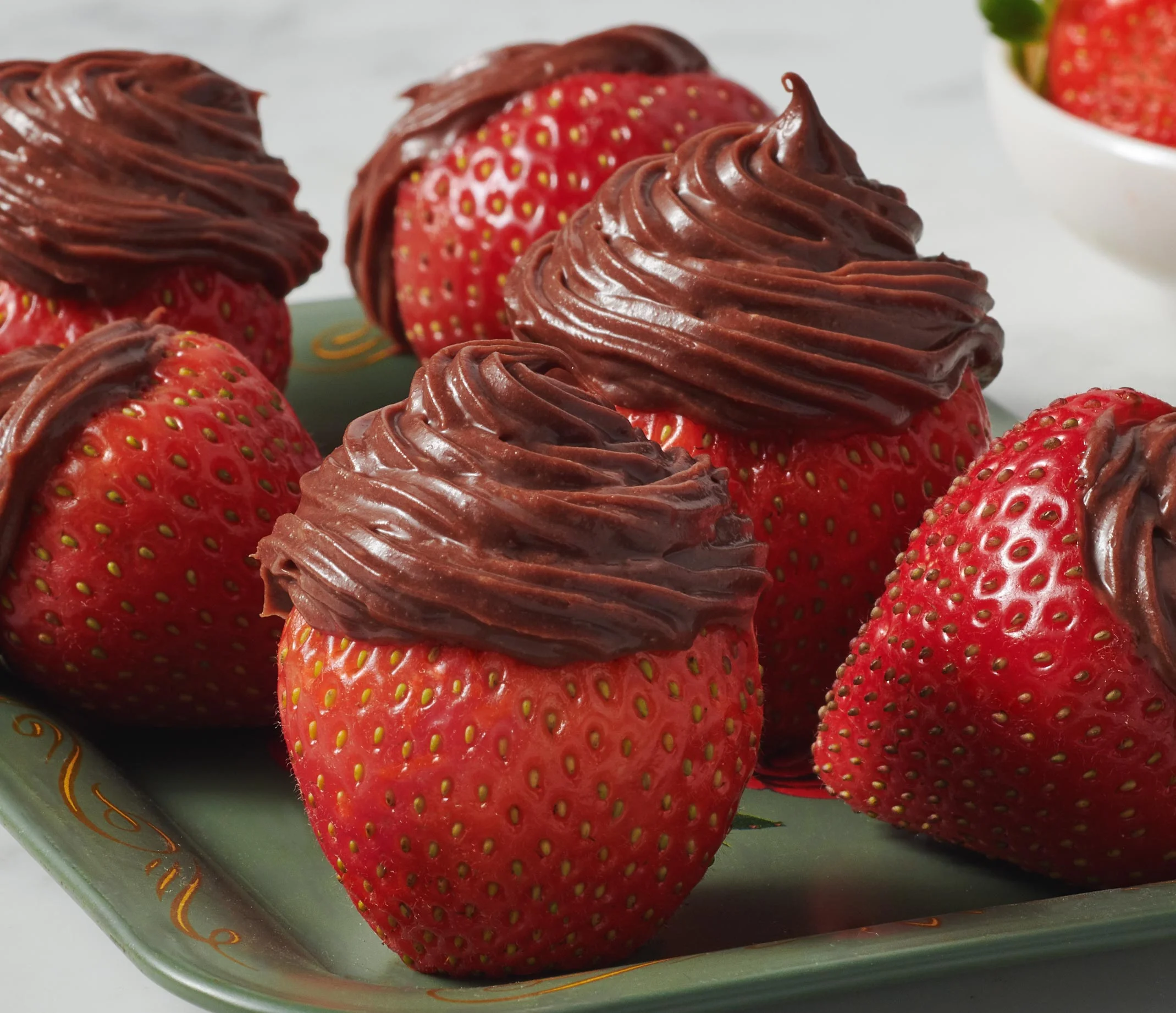 Strawberry Chocolate Cheesecake Bites