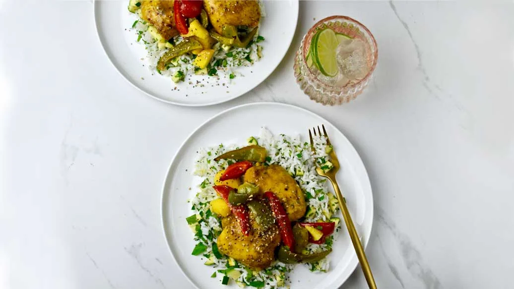 Poulet à la mangue sur une plaque