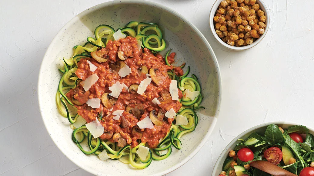 Bolognaise super simple aux champignons avec nouilles de courgettes