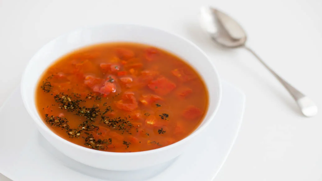 Soupe aux tomates et aux poivrons rouges rôtis