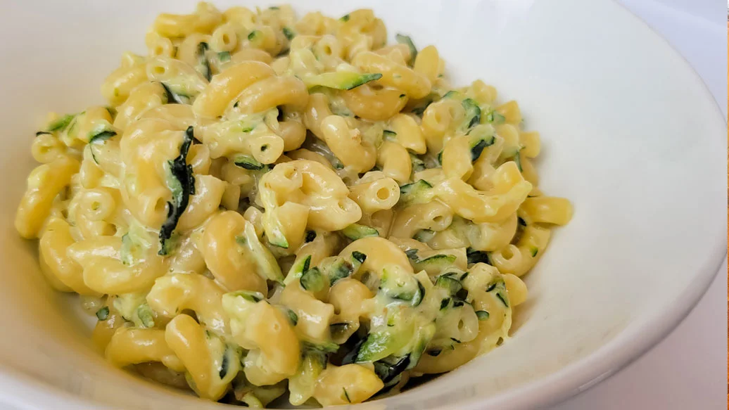 Macaroni au fromage aux courgettes