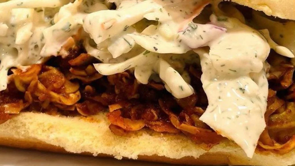 Pulled Smoked Sandwiches & Creamy Coleslaw